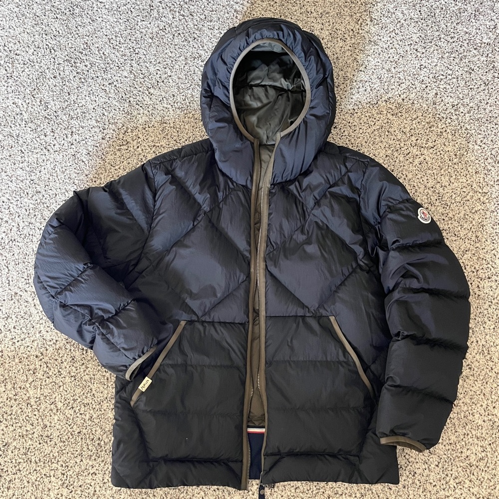 Moncler Reynaud Men’s Blue Short Down Blue Jacket Size 1 100% authentic